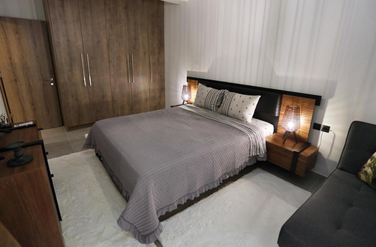 La Luxury Koronis *